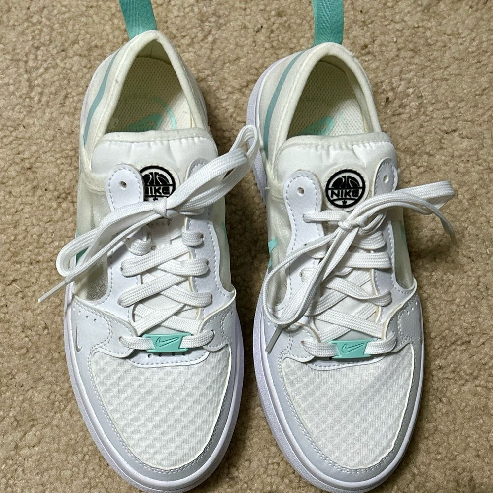 Nike Women’s White & Mint Green Low-Top Sneakers